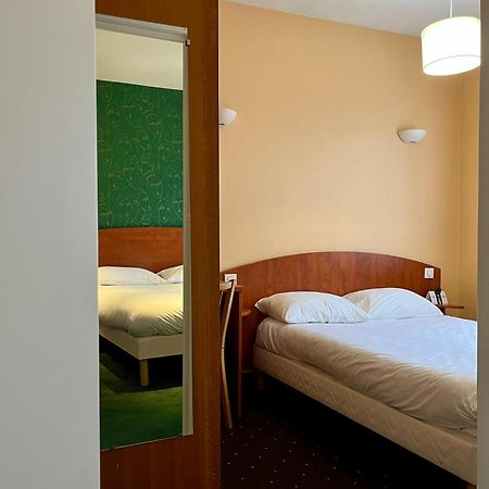 Logis Saint Louis Hotel La Suze-sur-Sarthe Exterior photo