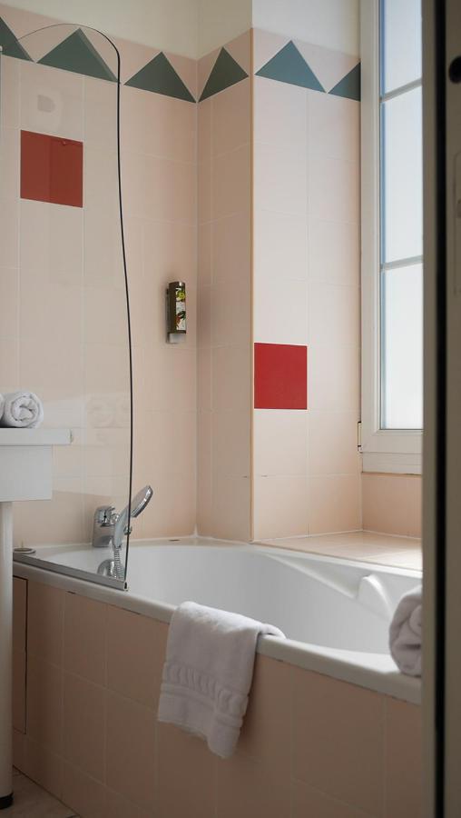 Logis Saint Louis Hotel La Suze-sur-Sarthe Exterior photo