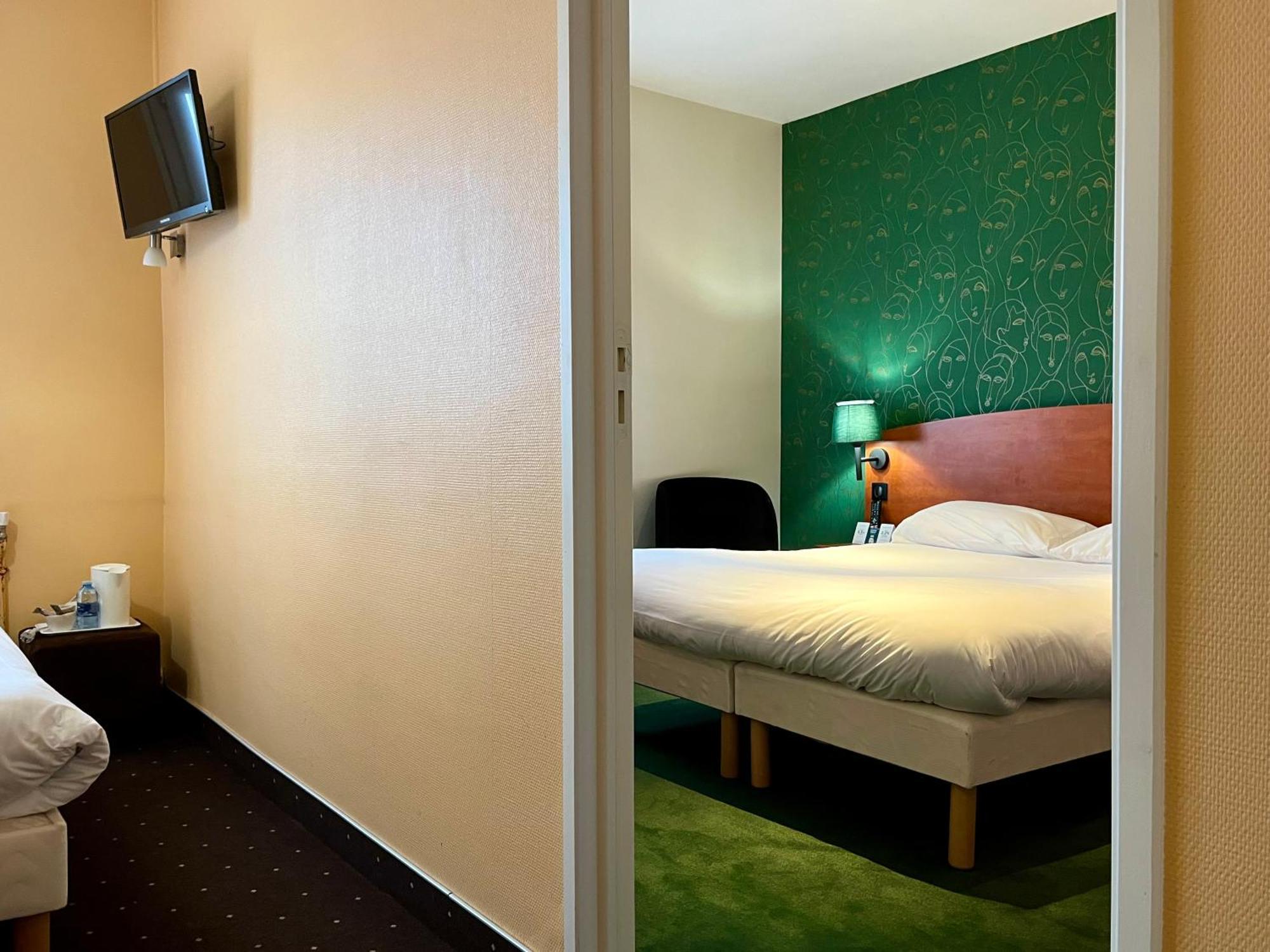 Logis Saint Louis Hotel La Suze-sur-Sarthe Exterior photo